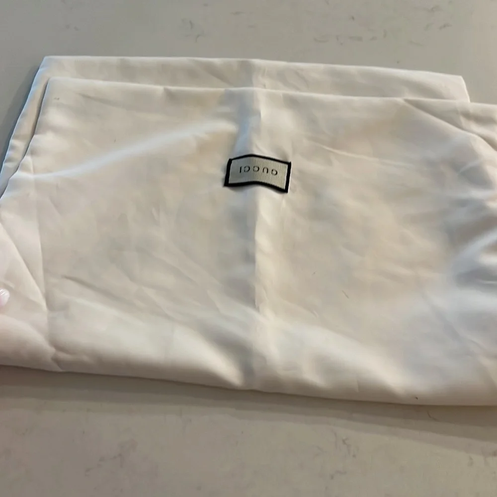 Gucci dust bag pre-owned a few stains - Picture 11 of 12